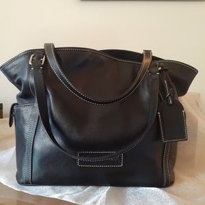 Dooney and Bourke Pebble Grain Kristen Satchel Handbag in Black